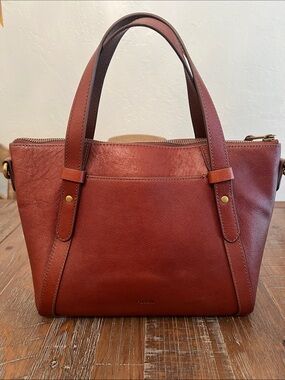 Fossil  Avondall Leather Tote in Deep Brick Red